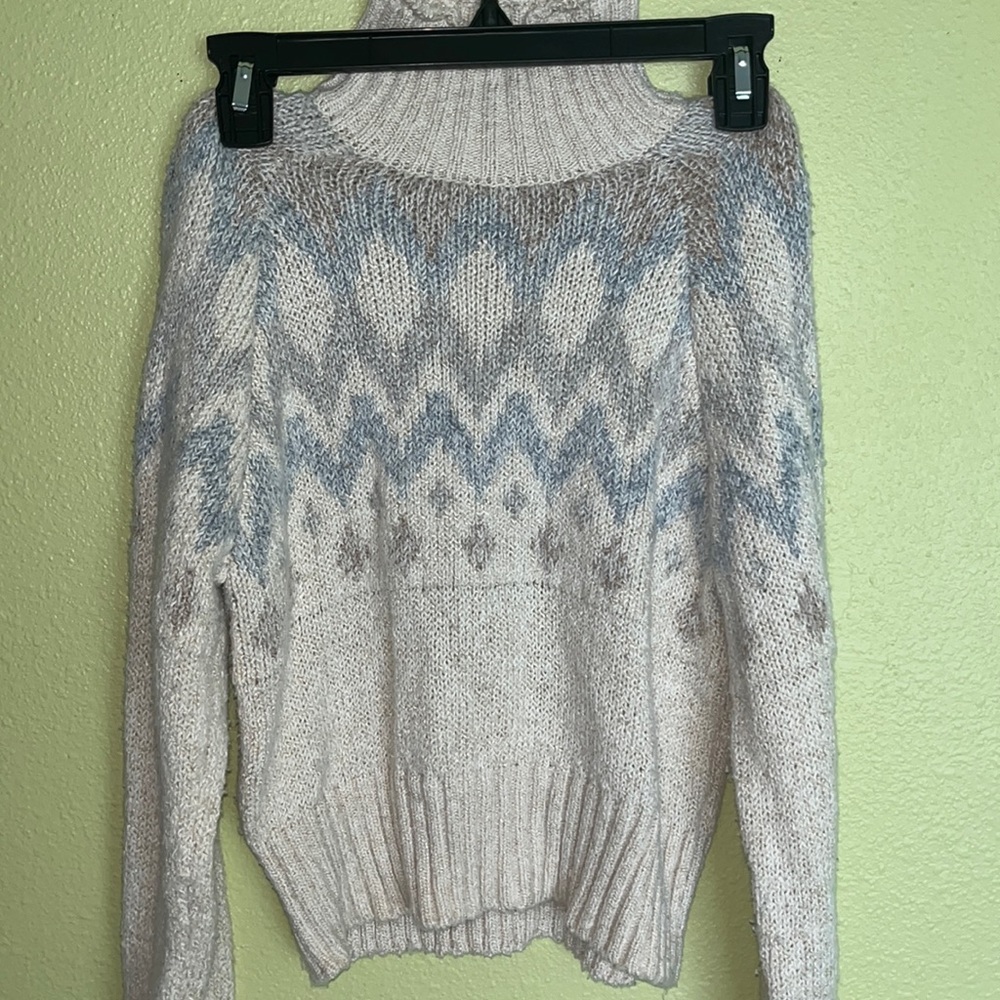 Women’s GB Turtleneck short sweater